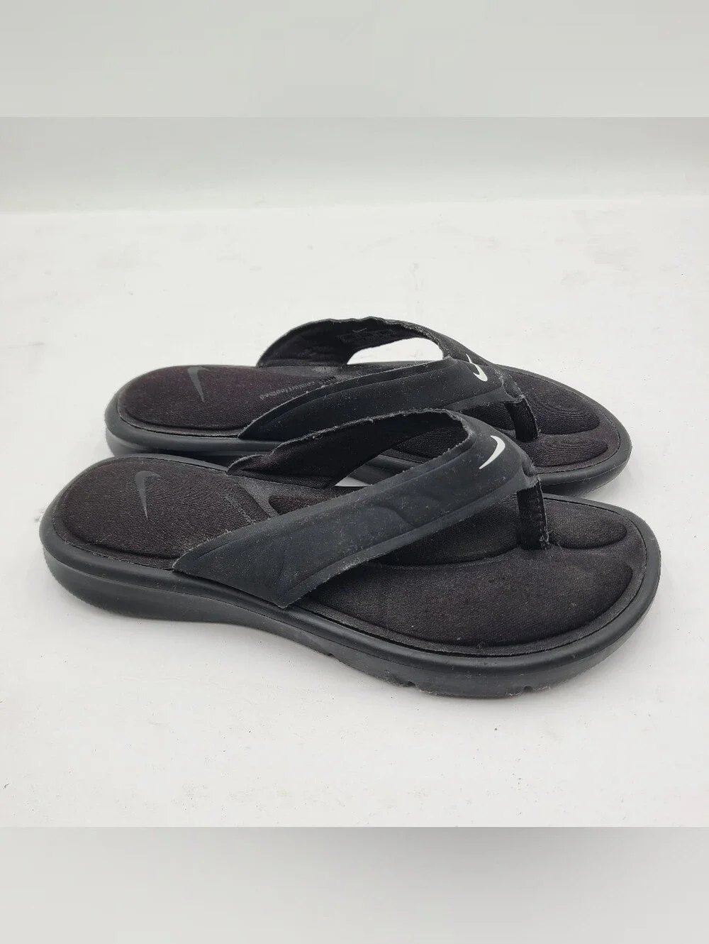 B45 Nike Ultra Comfort Footbed 882697-001 Thong Black Sandals Womens 6